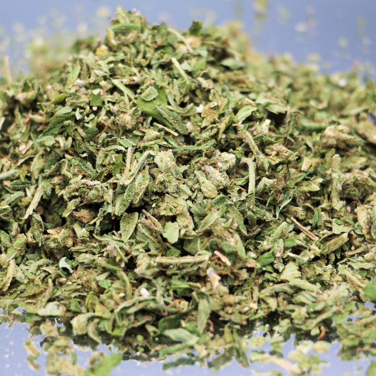 Trim CBD premium bio composée de feuilles et fleurs de chanvre. Un mélange naturel pour infusions